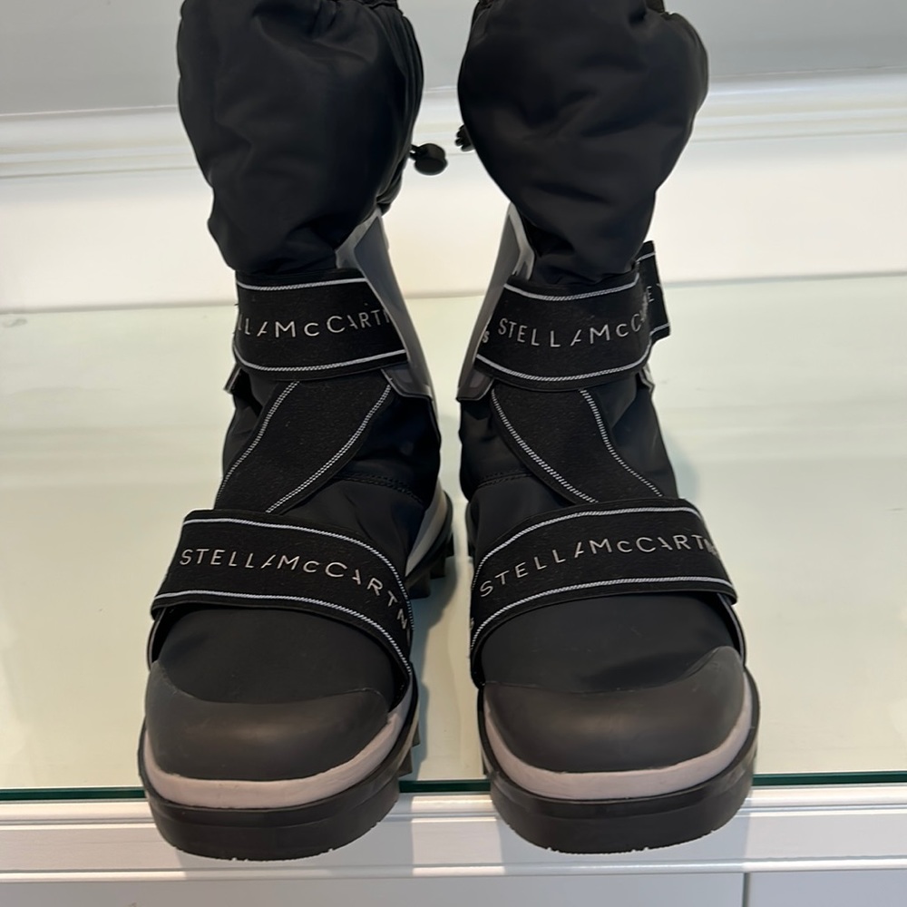Woman’s black  Stella McCartney Adidas Snow boots size 6.5  Never worn